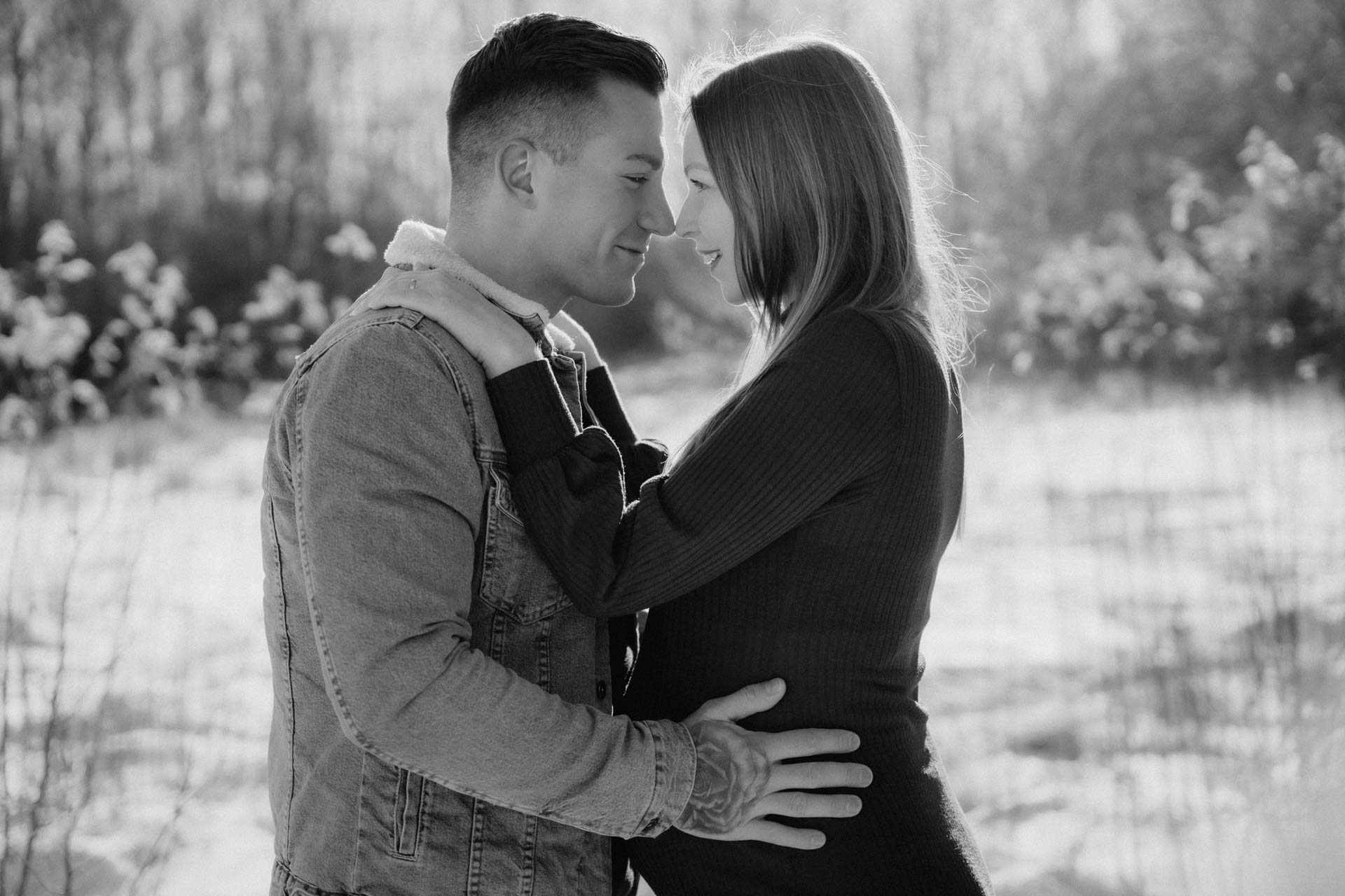 babybauchshooting-schnee-winter-winter-schwangerschaft-4