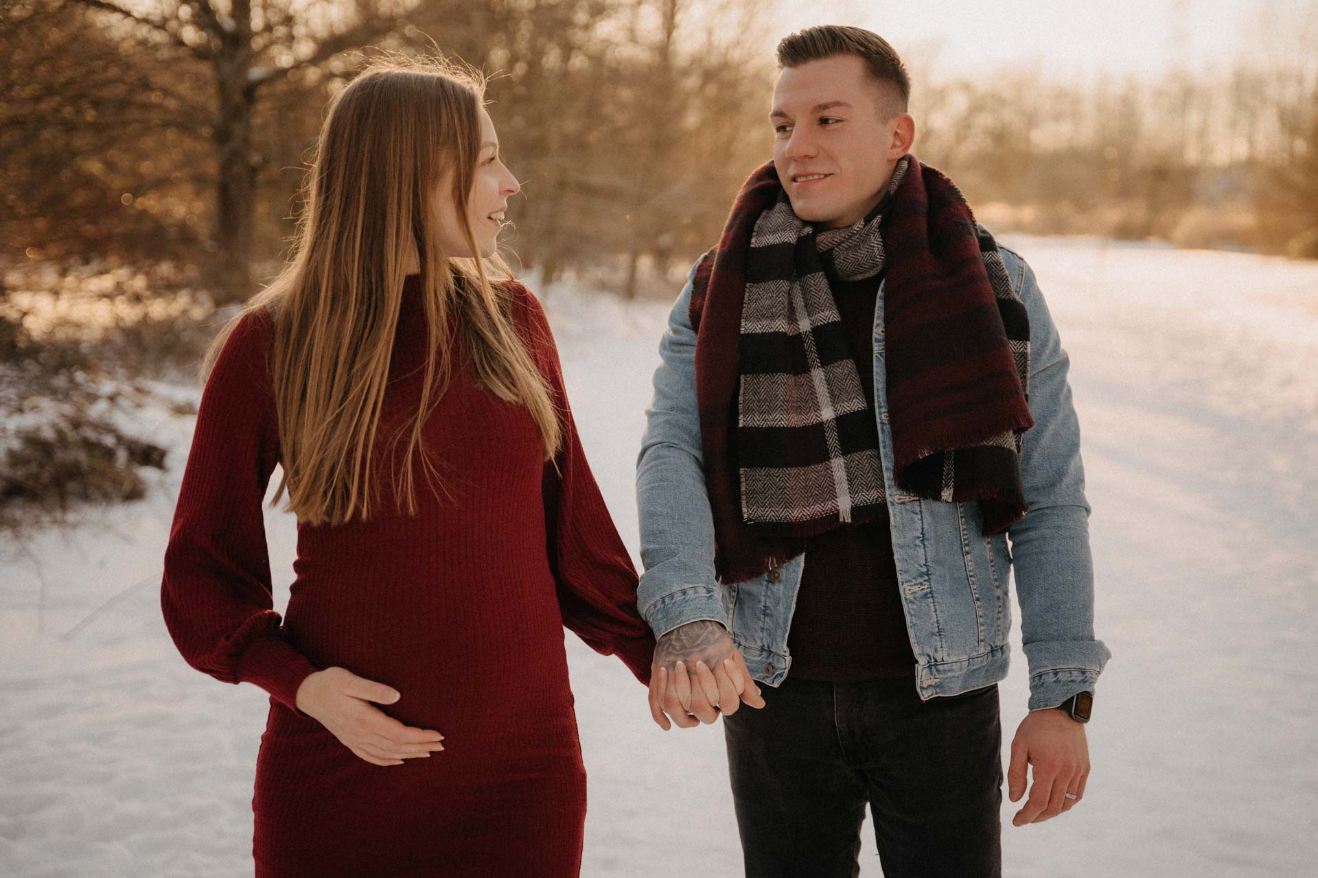 babybauchshooting-schnee-winter-winter-schwangerschaft-7